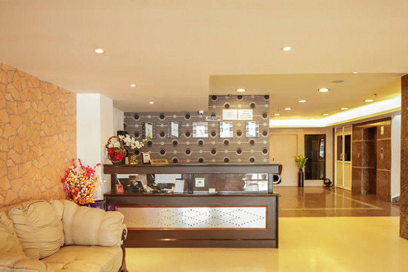 Capital O 7331 Hotel Downtown Нью-Дели Экстерьер фото