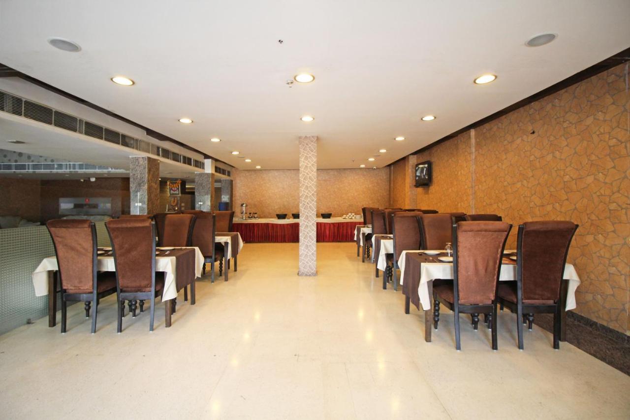 Capital O 7331 Hotel Downtown Нью-Дели Экстерьер фото