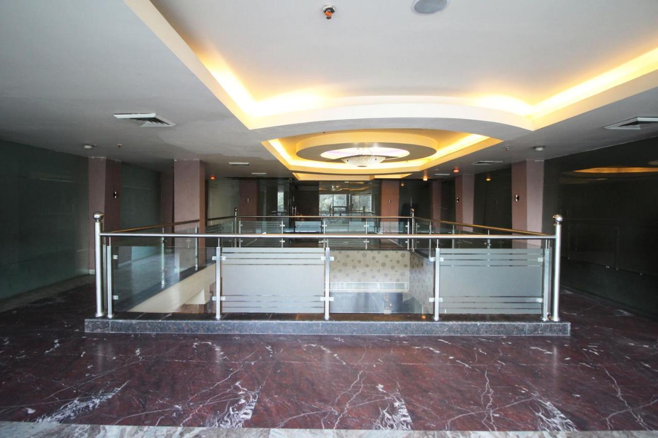 Capital O 7331 Hotel Downtown Нью-Дели Экстерьер фото